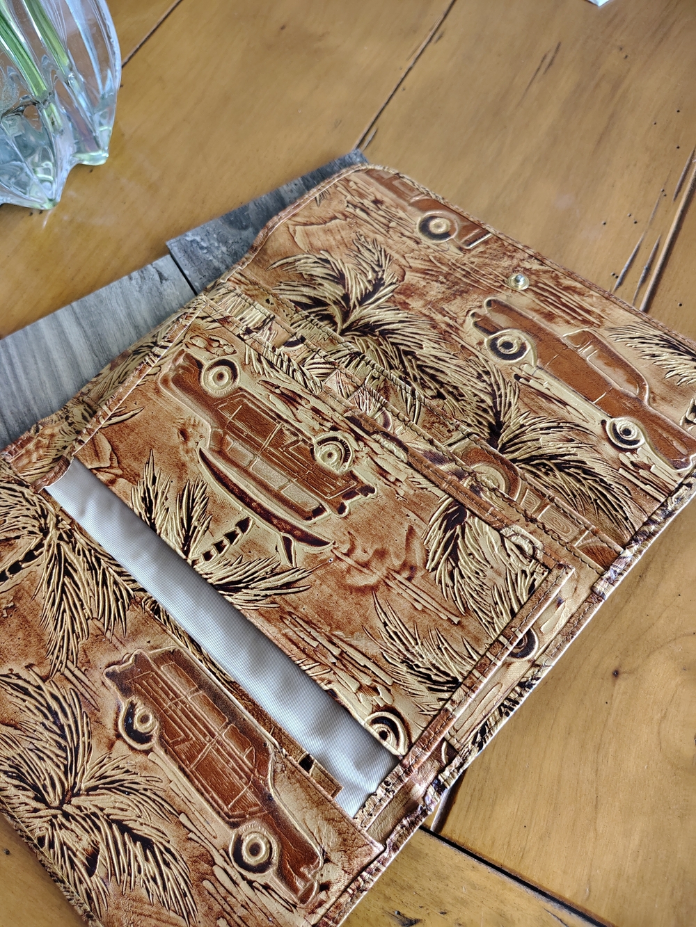 Brahmin Tan Embossed Leather Wallet with Gold Plate - Picture 4 of 8